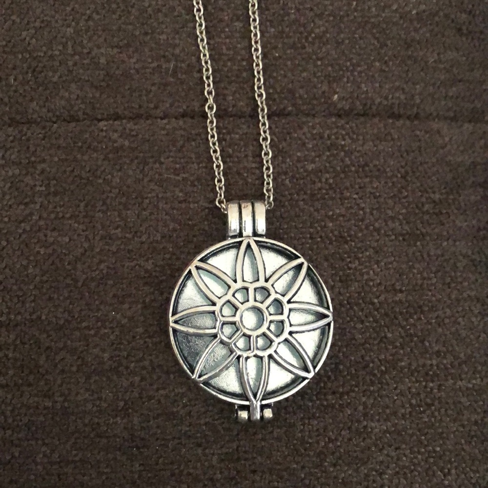 Aromatherapy Essential oil diffuser necklace